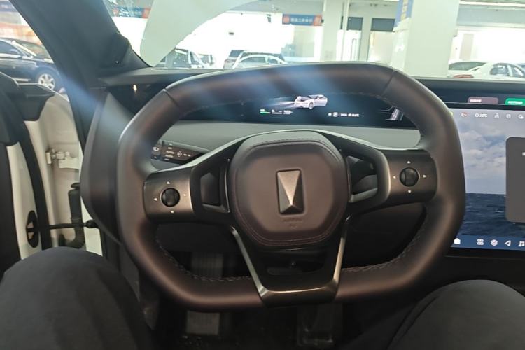 Used Avatr 06 2025 Ultra Pure Electric Edition Steering Wheel