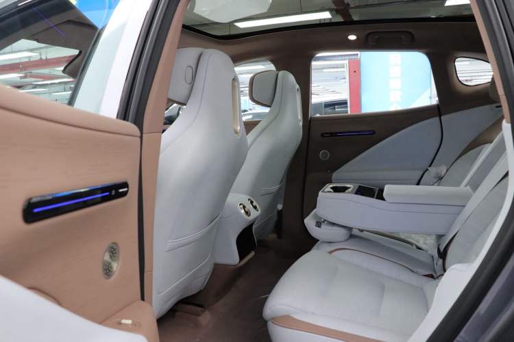 Used Avatr 07 2024 Pro Extended-Range Edition Interior 12