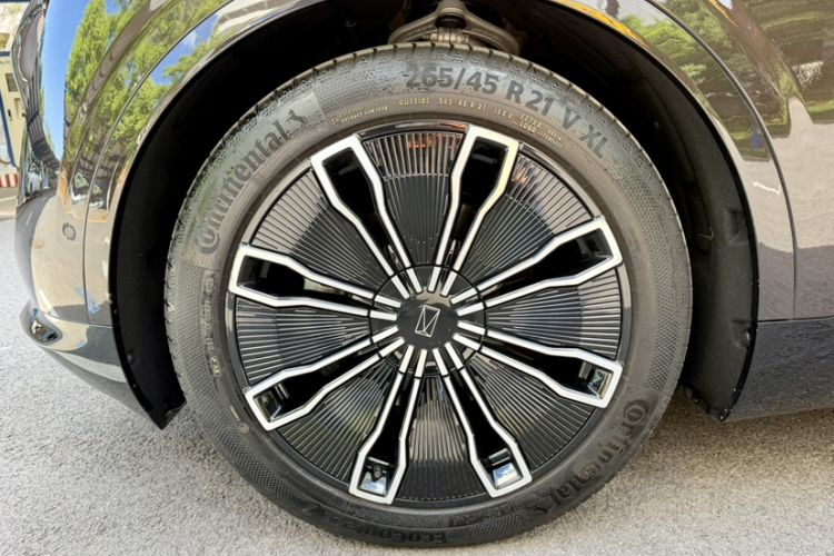 Used Avatr 07 2024 Ultra Range-Extended Four-Wheel Drive Exterior 8