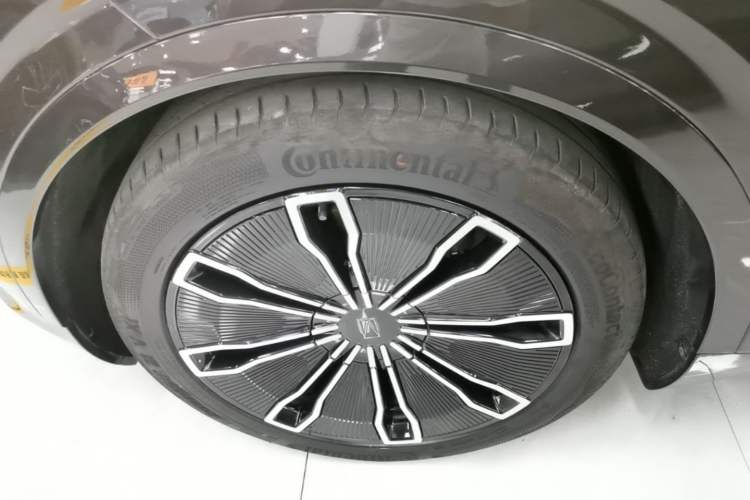 Used Avatr 07 2024 Ultra All-Electric Four-Wheel Drive Left Front Wheel Hub