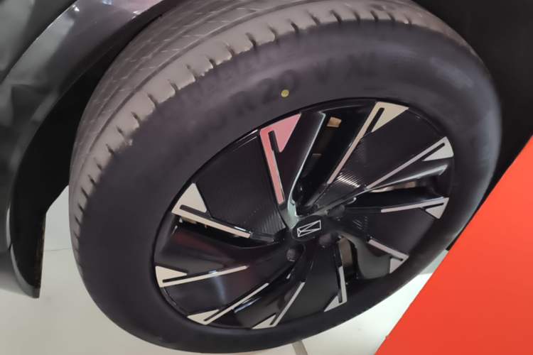 Used Avatr 07 2024 Pro+ All-Electric Version Left Front Wheel Hub