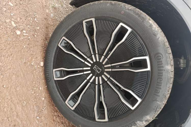 Used Avatr 07 2024 Pro+ All-Electric Version Left Front Wheel Hub