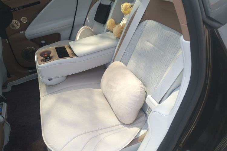 Used Avatr 07 2024 Ultra Range-Extended Four-Wheel Drive Left Rear Seat