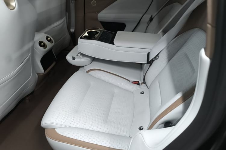Used Avatr 07 2024 Pro+ Range-Extended Edition Left Rear Seat