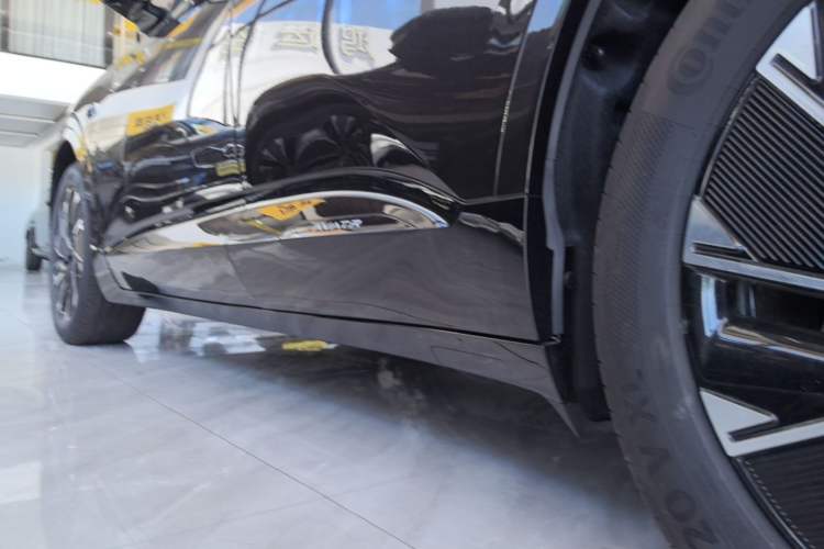 Used Avatr 07 2024 Max Extended-Range Edition Left Side Sill