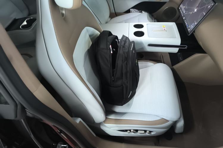 Used Avatr 07 2024 Pro+ Range-Extended Edition Right Front Seat