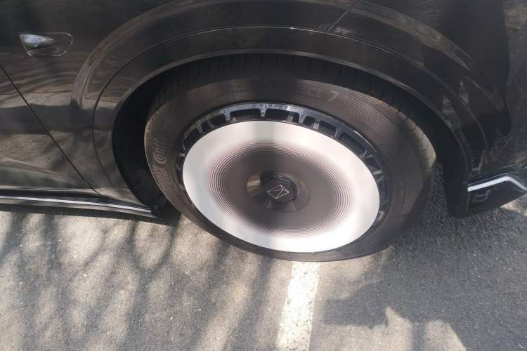Used Avatr 07 2024 Ultra Range-Extended Four-Wheel Drive Right Front Wheel Hub