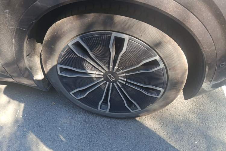 Used Avatr 07 2024 Ultra Range-Extended Four-Wheel Drive Right Front Wheel Hub