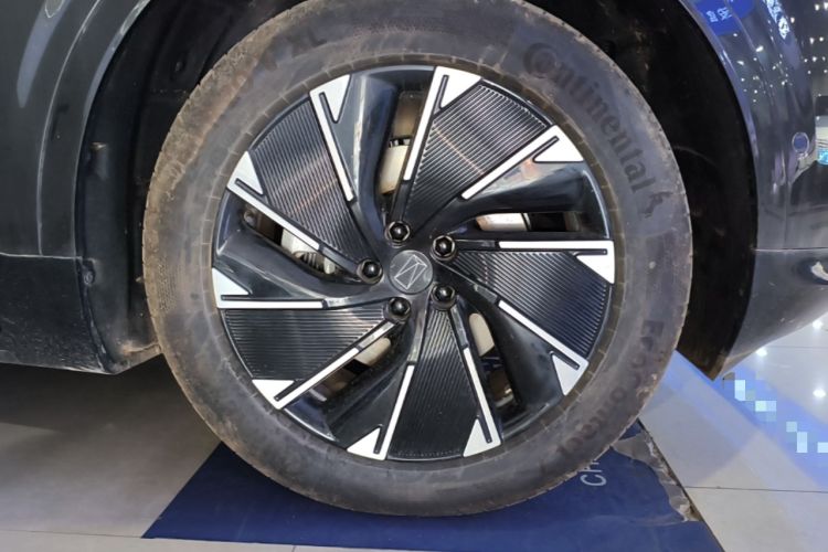 Used Avatr 07 2024 Pro+ All-Electric Version Right Front Wheel Hub