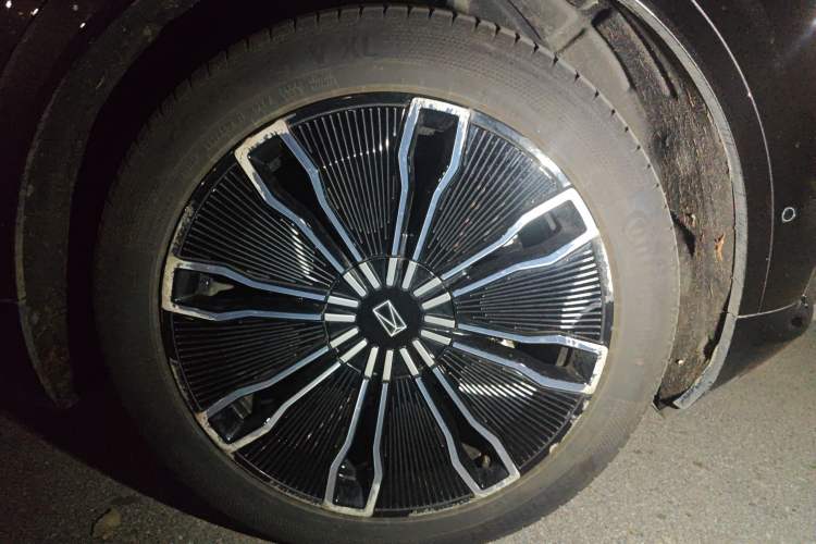 Used Avatr 07 2024 Pro Extended-Range Edition Right Front Wheel Hub