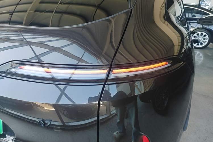 Used Avatr 07 2024 Ultra Range-Extended Four-Wheel Drive Right Rear Taillight