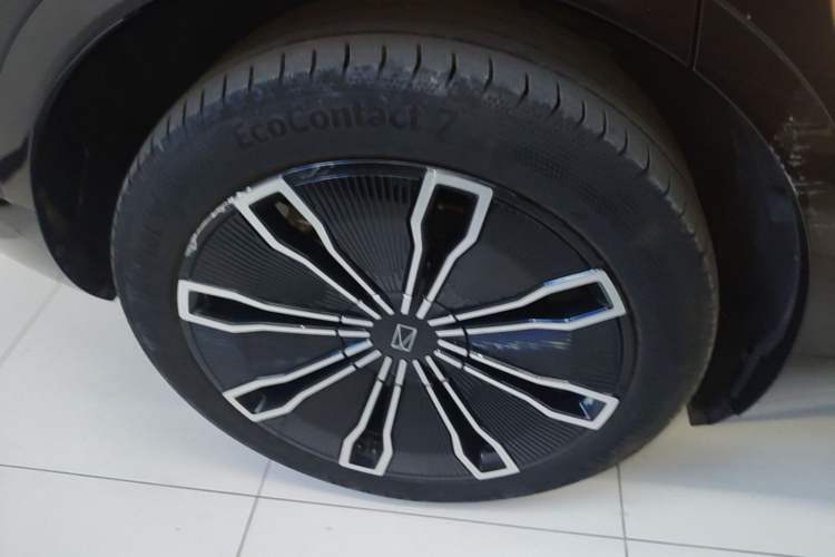 Used Avatr 07 2024 Max Extended-Range Edition Right Rear Wheel Hub