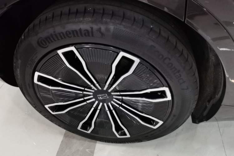 Used Avatr 07 2024 Ultra All-Electric Four-Wheel Drive Right Rear Wheel Hub