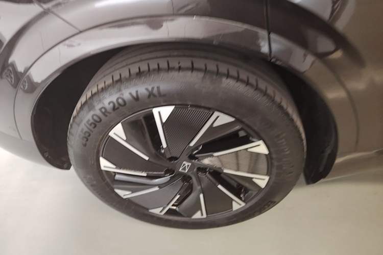 Used Avatr 07 2024 Pro+ Range-Extended Edition Right Rear Wheel Hub