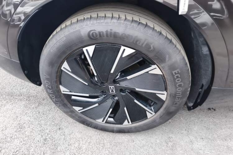 Used Avatr 07 2024 Pro+ Range-Extended Edition Right Rear Wheel Hub