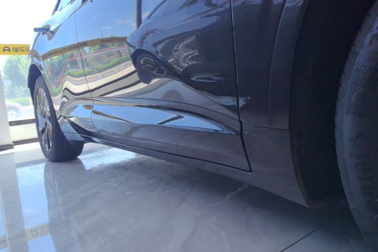 Used Avatr 07 2024 Max Extended-Range Edition Right Side Sill