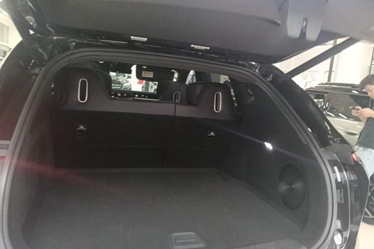 Used Avatr 07 2024 Max Extended-Range Edition Trunk