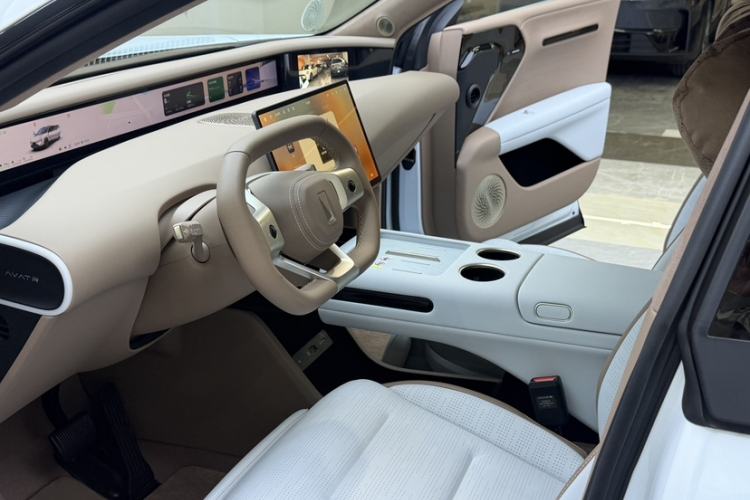Used Avatr 07 2024 Ultra Range-Extended Four-Wheel Drive Interior 3