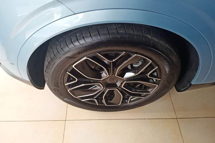 Used Avatr 07 2024 Ultra All-Electric Four-Wheel Drive Left Front Wheel Hub