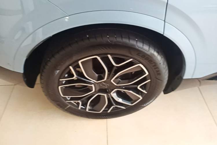 Used Avatr 07 2024 Ultra All-Electric Four-Wheel Drive Right Rear Wheel Hub