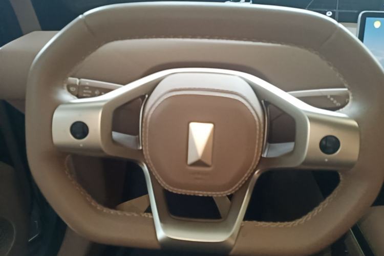 Used Avatr 07 2024 Ultra All-Electric Four-Wheel Drive Steering Wheel