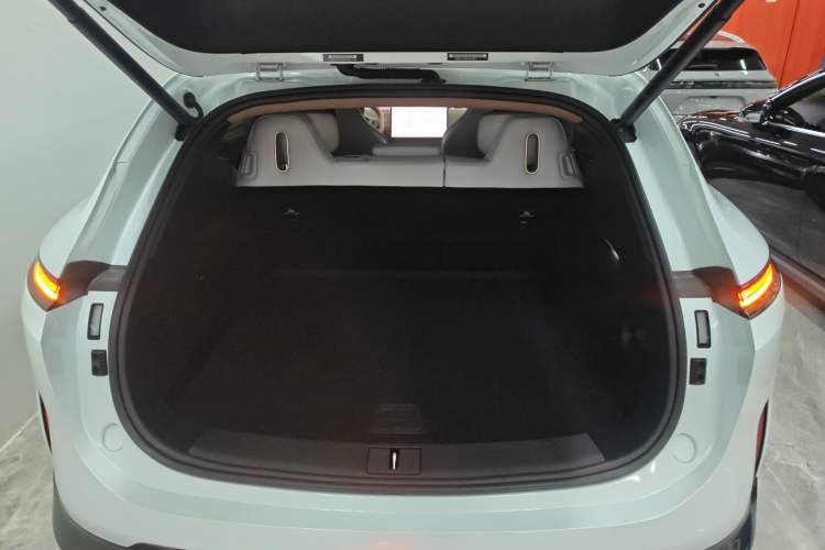 Used Avatr 07 2024 Ultra Range-Extended Four-Wheel Drive Trunk