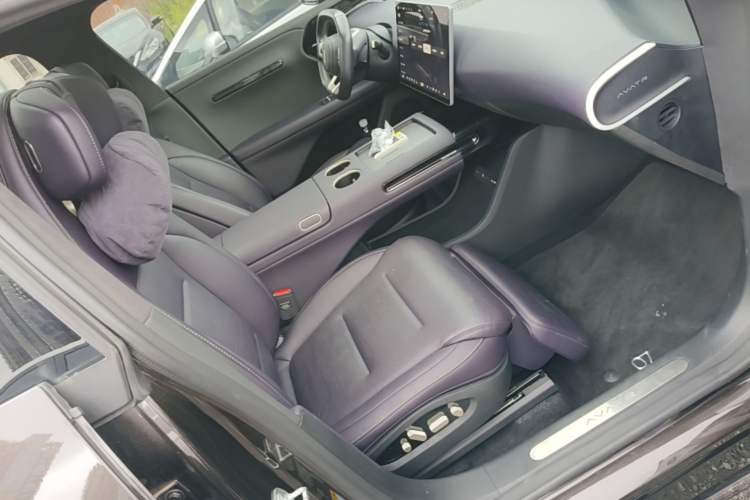 Used Avatr 07 2024 Max Extended-Range Edition Right Front Seat