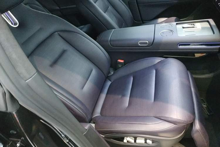 Used Avatr 07 2024 Max Extended-Range Edition Right Front Seat