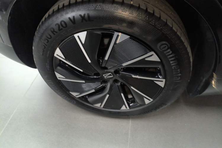 Used Avatr 07 2024 Pro+ Range-Extended Edition Right Rear Wheel Hub