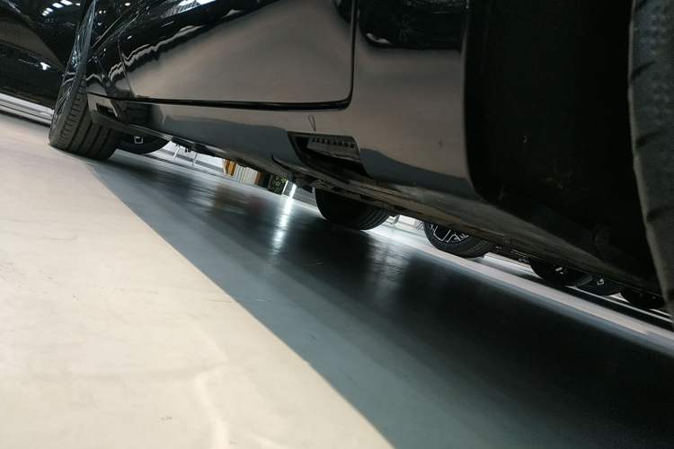 Used Avatr 07 2024 Max Extended-Range Edition Right Side Sill