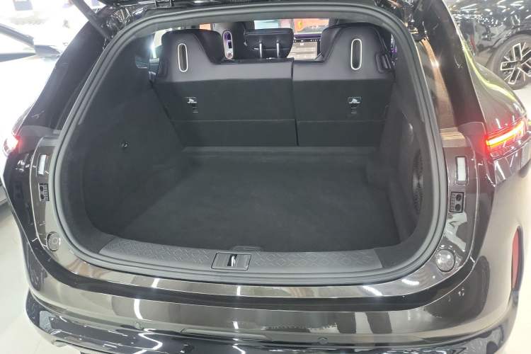 Used Avatr 07 2024 Ultra Range-Extended Four-Wheel Drive Trunk