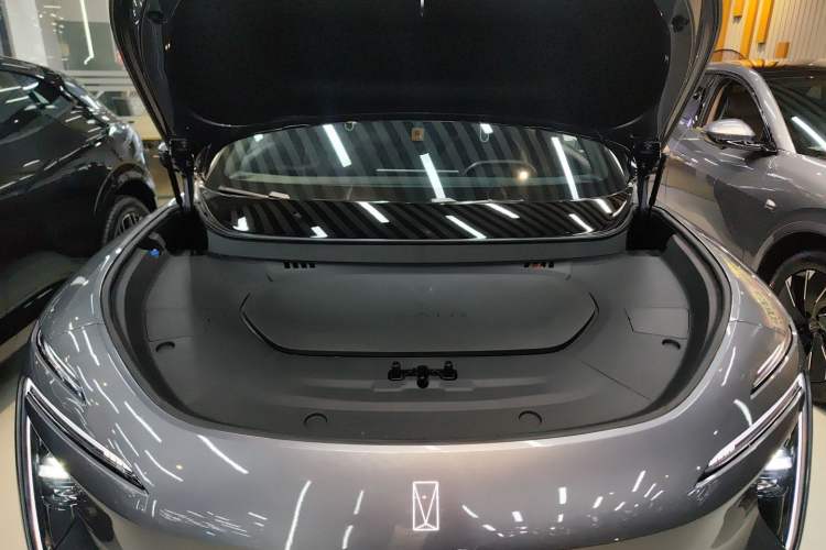 Used Avatr 07 2024 Max Extended-Range Edition Engine Bay