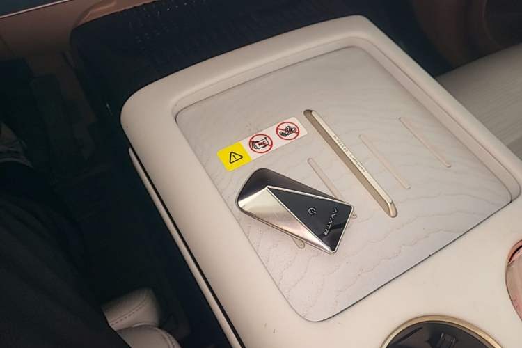 Used Avatr 07 2024 Max Extended-Range Edition Gear Lever