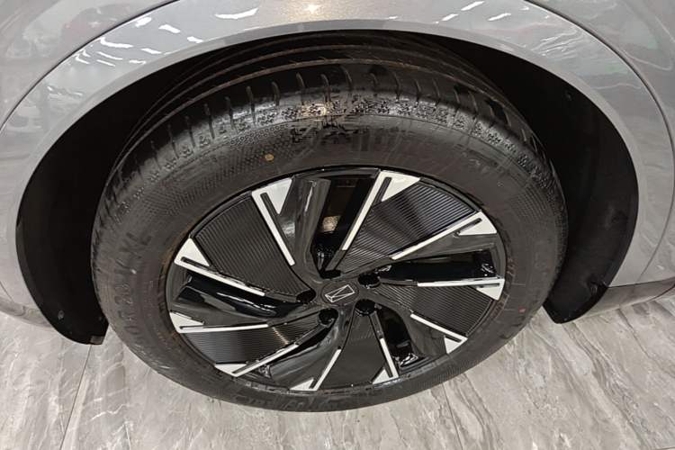 Used Avatr 07 2024 Max Pure Electric Edition Left Front Wheel Hub