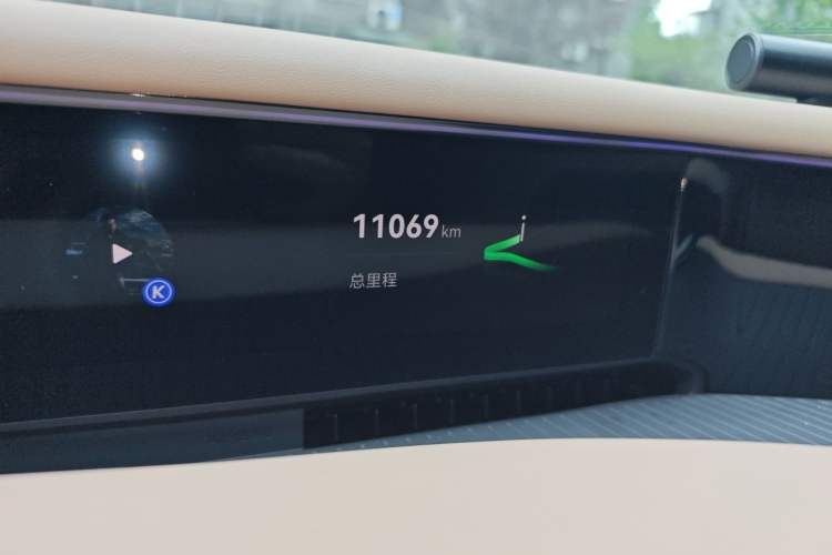 Used Avatr 07 2024 Max Extended-Range Edition Odometer Close Up