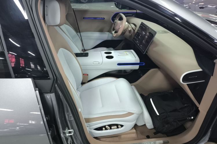 Used Avatr 07 2024 Pro+ Range-Extended Edition Right Front Seat