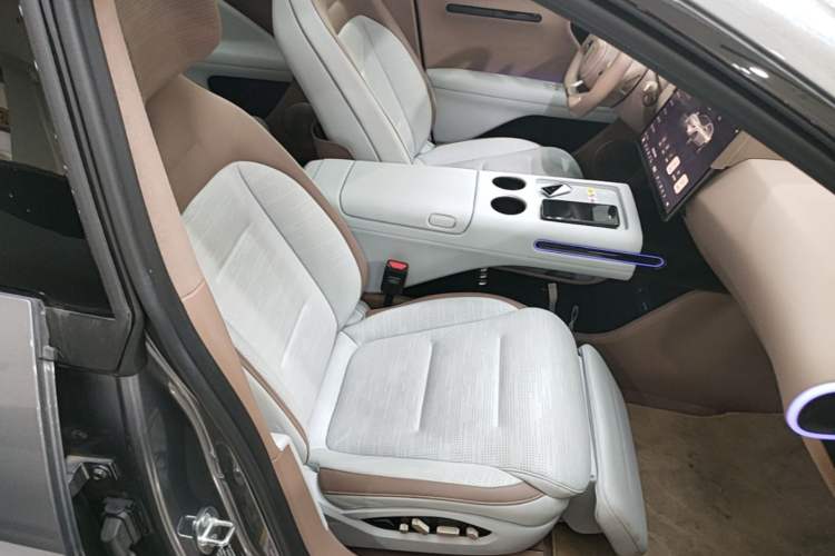 Used Avatr 07 2024 Max Extended-Range Edition Right Front Seat