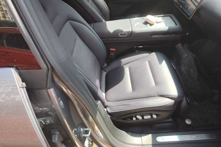 Used Avatr 07 2024 Pro+ Range-Extended Edition Right Front Seat