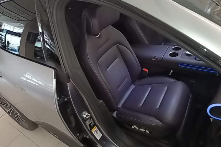 Used Avatr 07 2024 Max Extended-Range Edition Right Front Seat