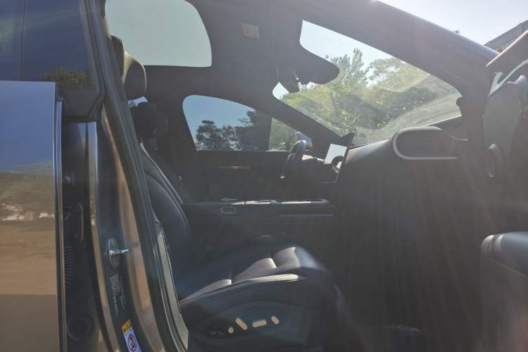 Used Avatr 07 2024 Max Extended-Range Edition Right Front Seat