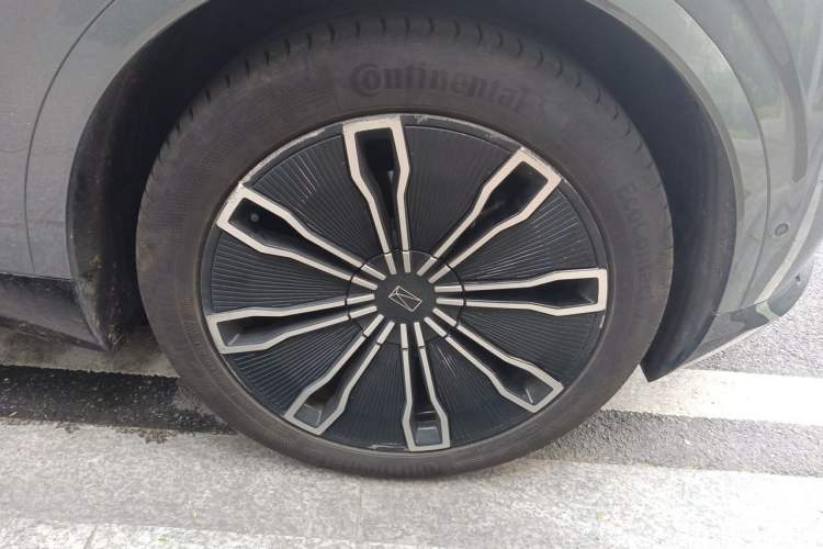 Used Avatr 07 2024 Max Extended-Range Edition Right Front Wheel Hub