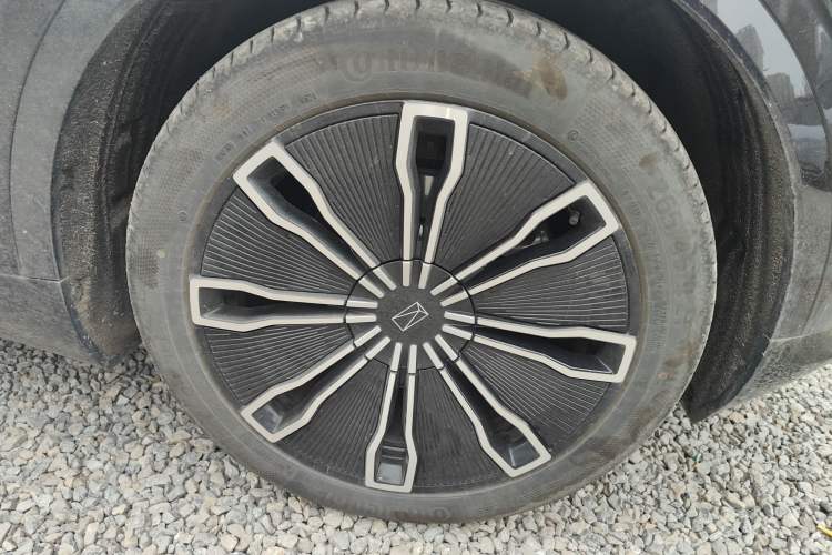 Used Avatr 07 2024 Max Extended-Range Edition Right Front Wheel Hub