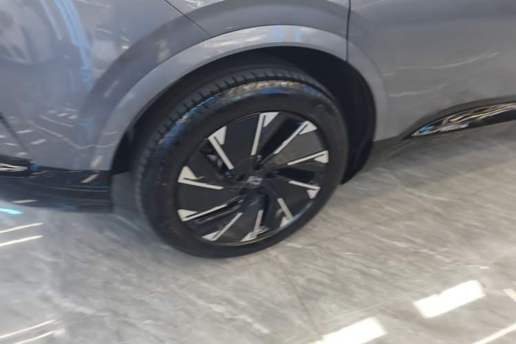 Used Avatr 07 2024 Max Extended-Range Edition Right Rear Wheel Hub