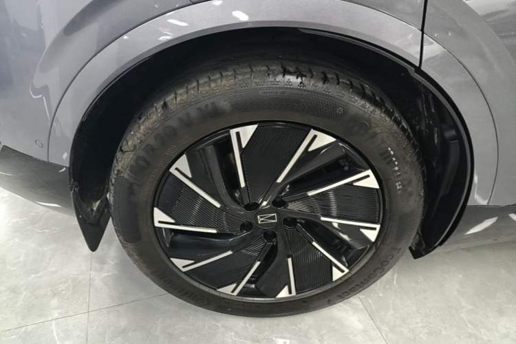 Used Avatr 07 2024 Pro+ Range-Extended Edition Right Rear Wheel Hub