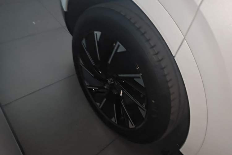 Used Avatr 07 2024 Pro+ All-Electric Version Right Rear Wheel Hub