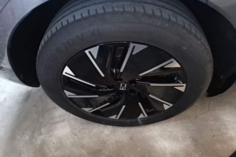 Used Avatr 07 2024 Max Extended-Range Edition Right Rear Wheel Hub