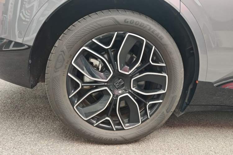 Used Avatr 07 2024 Ultra All-Electric Four-Wheel Drive Right Rear Wheel Hub