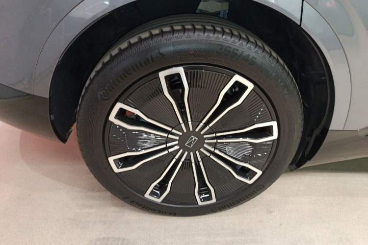 Used Avatr 07 2024 Max Extended-Range Edition Right Rear Wheel Hub