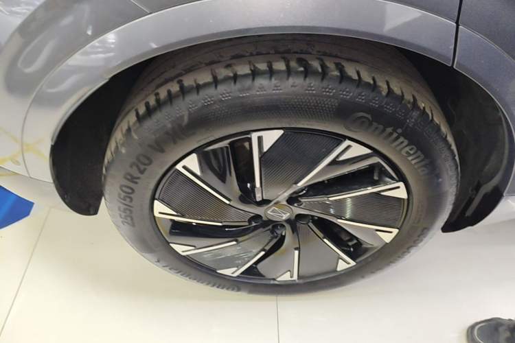 Used Avatr 07 2024 Pro+ Range-Extended Edition Right Rear Wheel Hub