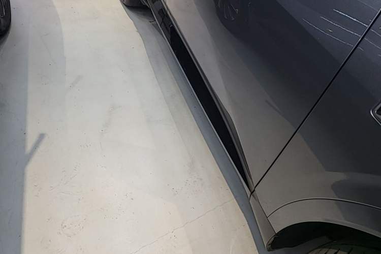Used Avatr 07 2024 Max Extended-Range Edition Right Side Sill